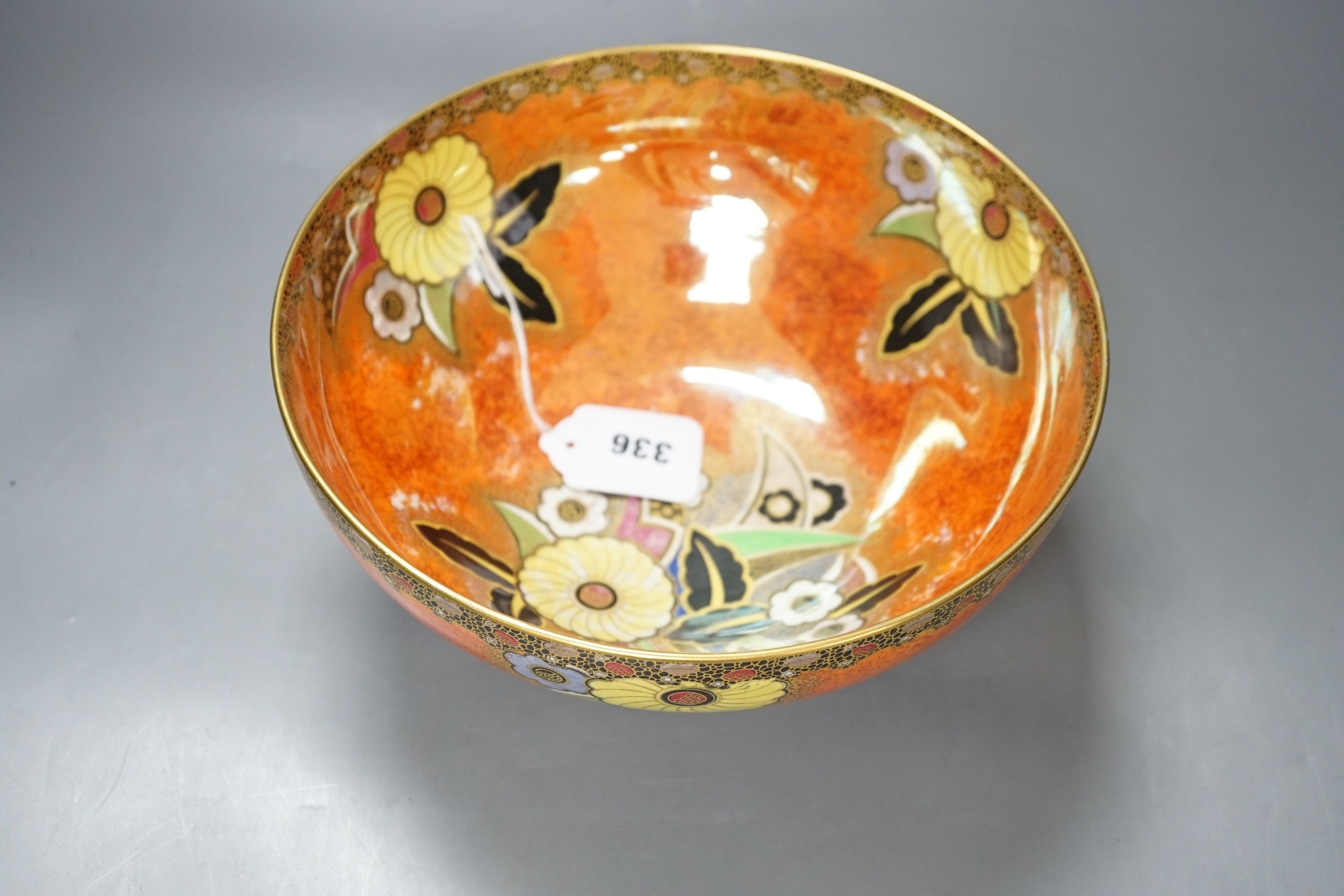 A Carlton ware sunflower lustre bowl, pattern 3334 - 11.5cm tall
